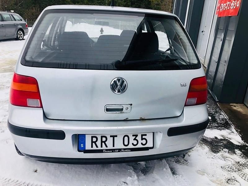 Begagnad VW Golf IV 105 HK (77 kW) 2001 Silver