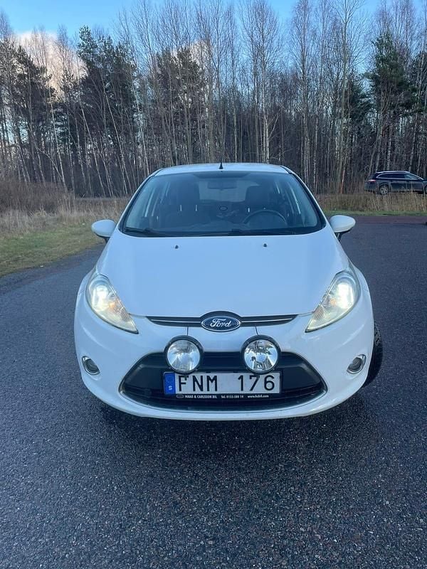 Begagnad 2012 Ford Fiesta Halvkombi | 35 000 kr (Marknadspris) - Bild 1/4
