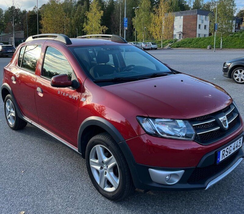Röd Begagnad 2014 Dacia Sandero Stepway Halvkombi | 60 000 kr (Lite dyr) - Bild 1/4