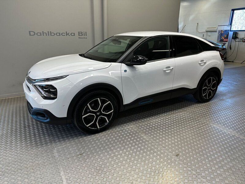 Vit Begagnad 2022 Citroën e-C4 Shine Halvkombi | 299 000 kr (Dyr) - Bild 1/4
