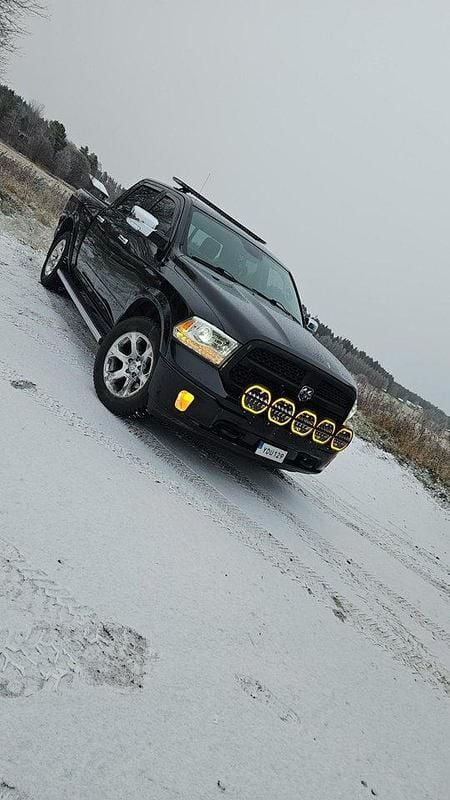 Svart Begagnad 2016 RAM 1500 Pickup | 365 000 kr - Bild 1/4