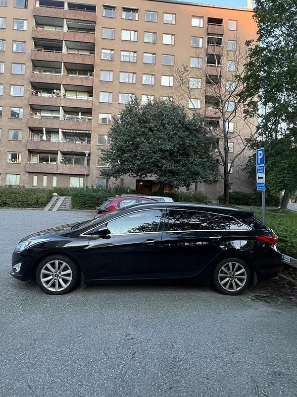 Svart Begagnad 2012 Hyundai i40 Kombi | 80 000 kr (Bra pris) - Bild 1/4