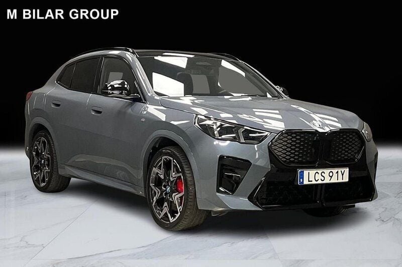 Grå (grå (storm bay metallic)) Begagnad 2023 BMW iX2 M Sport SUV | 739 000 kr - Bild 1/4
