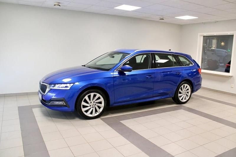 Blå Begagnad 2022 Skoda Octavia Style Kombi | 249 900 kr (Marknadspris) - Bild 1/4