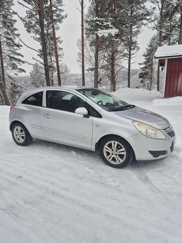 Begagnad Opel Corsa 80 HK (58 kW) 2007 Halvkombi