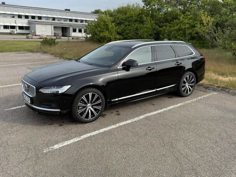 Svart Begagnad 2024 Volvo V90 Plus Kombi | 490 000 kr (Marknadspris) - Bild 1/4