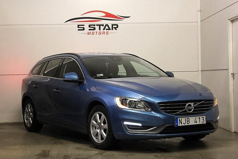Blå Begagnad 2013 Volvo V60 Momentum Kombi | 82 900 kr (Marknadspris) - Bild 1/4