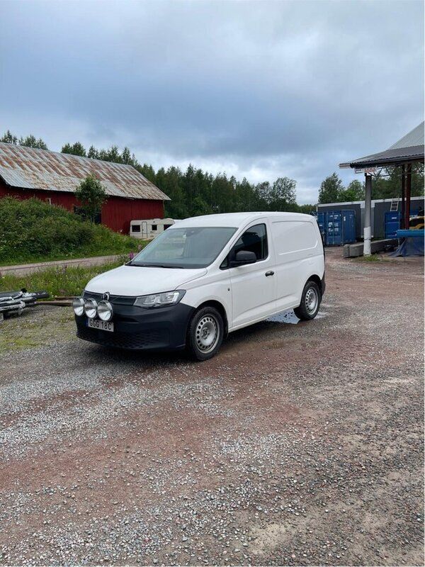 Vit Begagnad 2021 VW Caddy Minibuss | 285 000 kr (Marknadspris) - Bild 1/4