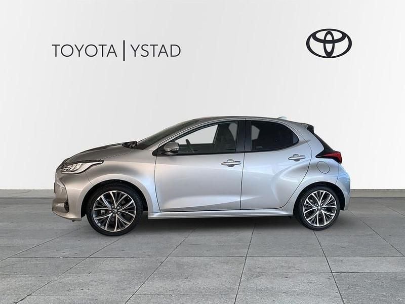 Begagnad Toyota Yaris Hybrid Style 132 HK (97 kW) 2024 Silver