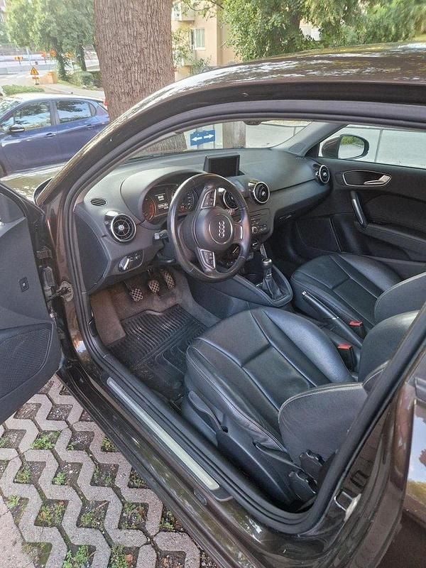 Brun Begagnad 2011 Audi A1 Premium Halvkombi | 84 000 kr (Marknadspris) - Bild 1/4