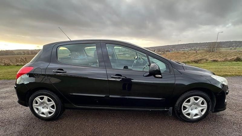 Begagnad Peugeot 308 109 HK (80 kW) 2009 Svart Halvkombi