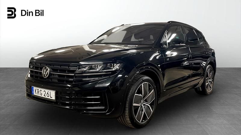 Svart Begagnad 2023 VW Touareg R SUV | 799 900 kr (Dyr) - Bild 1/4