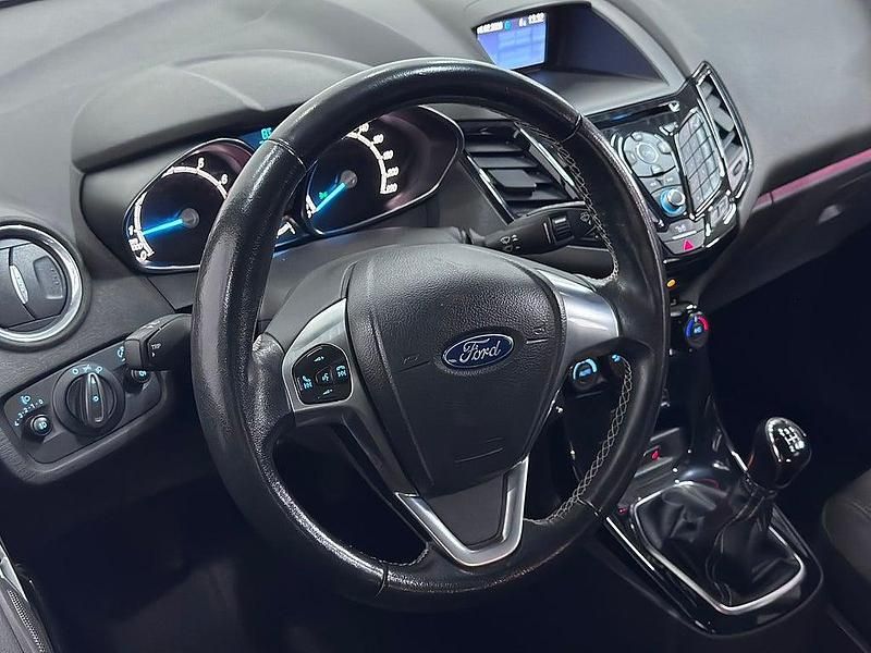 Begagnad Ford Fiesta Titanium 101 HK (74 kW) 2016 Brun Halvkombi