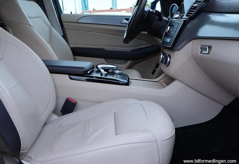 Begagnad Mercedes GLE500 442 HK (325 kW) 2018 Blå samma som bilen SUV