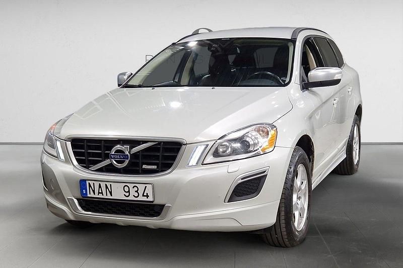 Vit Begagnad 2012 Volvo XC60 R-Design SUV | 134 900 kr (Marknadspris) - Bild 1/3