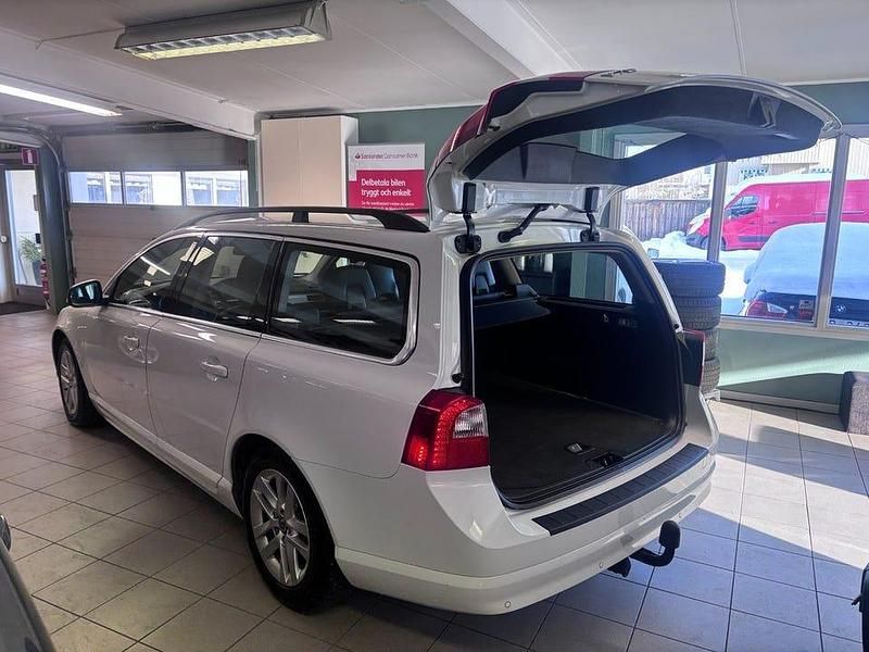 Begagnad Volvo V70 Momentum 163 HK (119 kW) 2012 Vit Kombi
