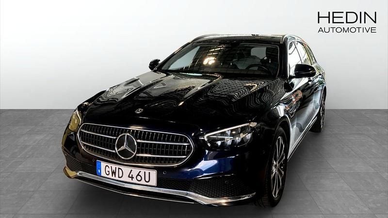 Mörkblå (blue) Begagnad 2020 Mercedes E300 Edition Kombi | 345 000 kr (Bra pris) - Bild 1/4