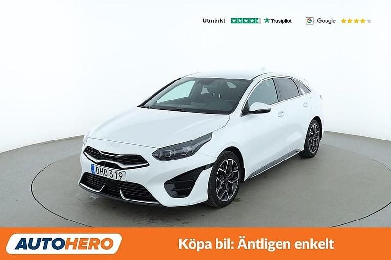 Vit Begagnad 2022 Kia Ceed GT GT-Line Kombi | 233 000 kr - Bild 1/4