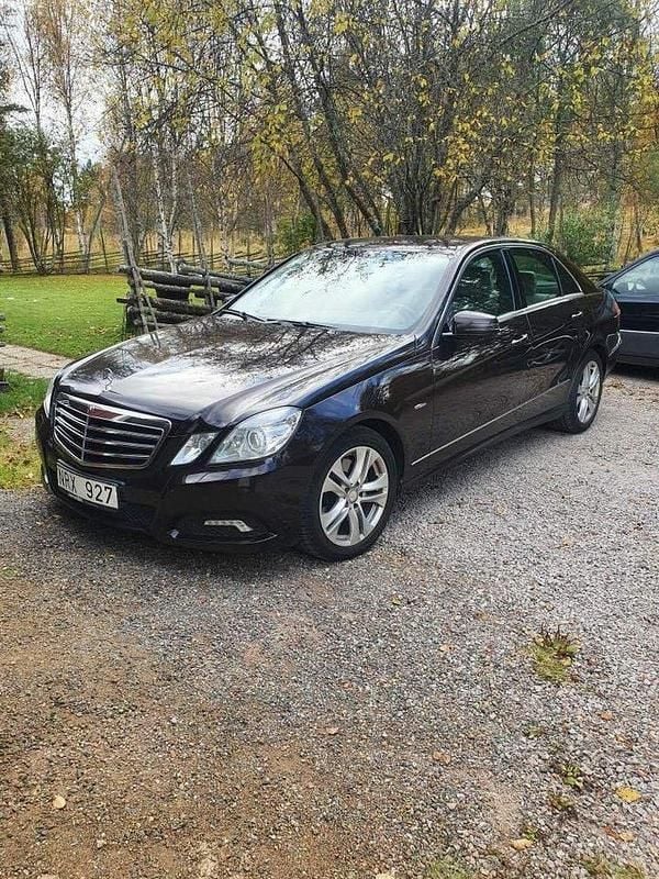Brun Begagnad 2010 Mercedes E350 Sedan | 90 000 kr (Bra pris) - Bild 1/4