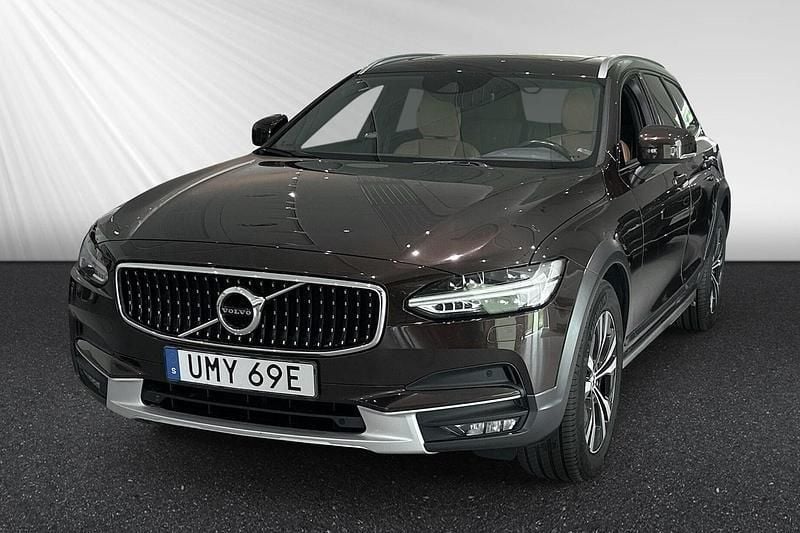 Brun Begagnad 2019 Volvo V90 CC Kombi | 254 400 kr (Superpris) - Bild 1/4