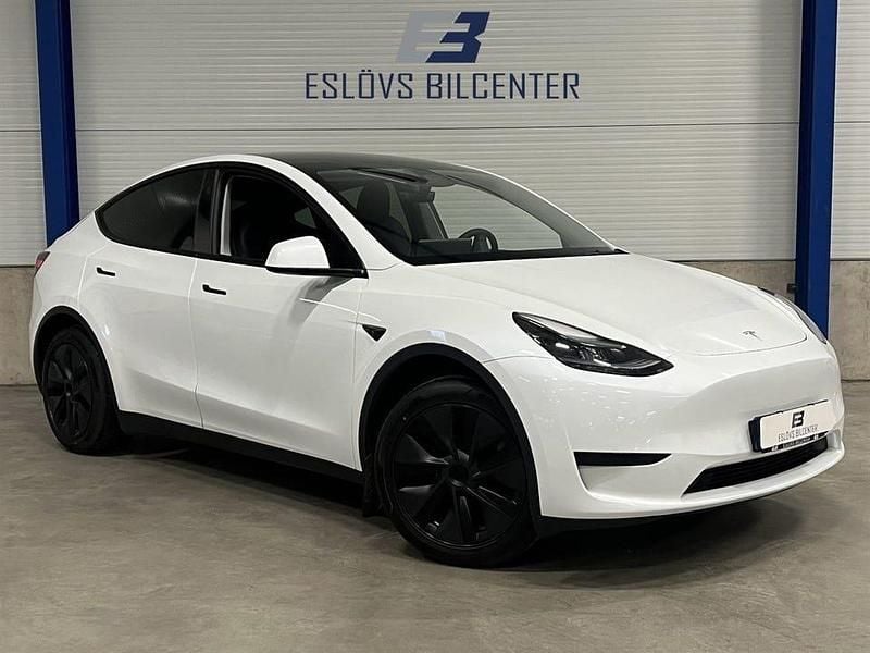 Begagnad Tesla Model Y Standard Range 219 kW (299 HK) 2024 Vit SUV