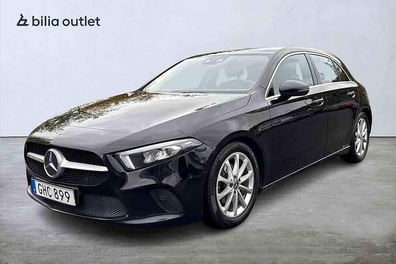 Svart Begagnad 2019 Mercedes A180 Halvkombi | 199 900 kr (Bra pris) - Bild 1/1