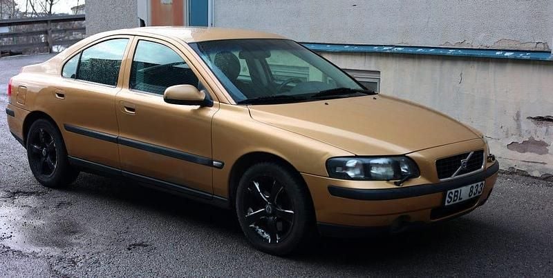 Begagnad Volvo S60 200 HK (147 kW) 2001 Guldfärg Sedan