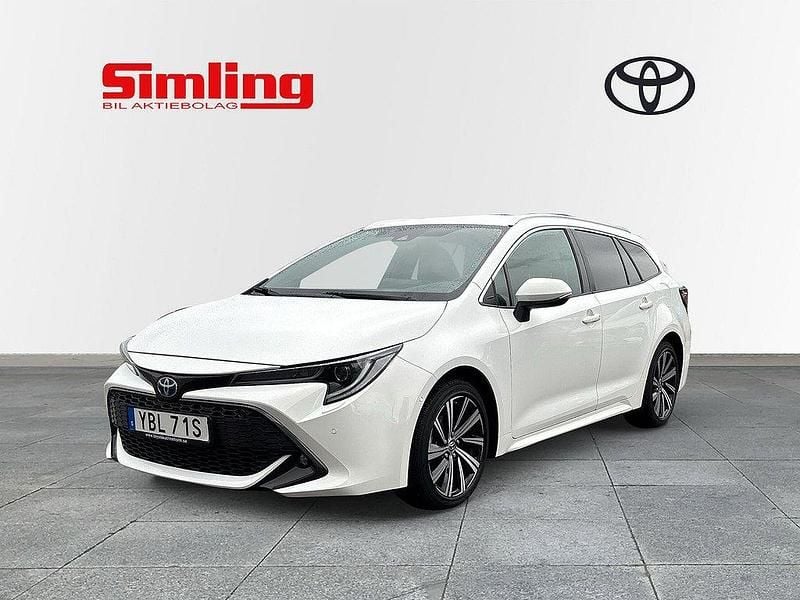 Vit Begagnad 2022 Toyota Corolla Style Kombi | 259 900 kr (Marknadspris) - Bild 1/3