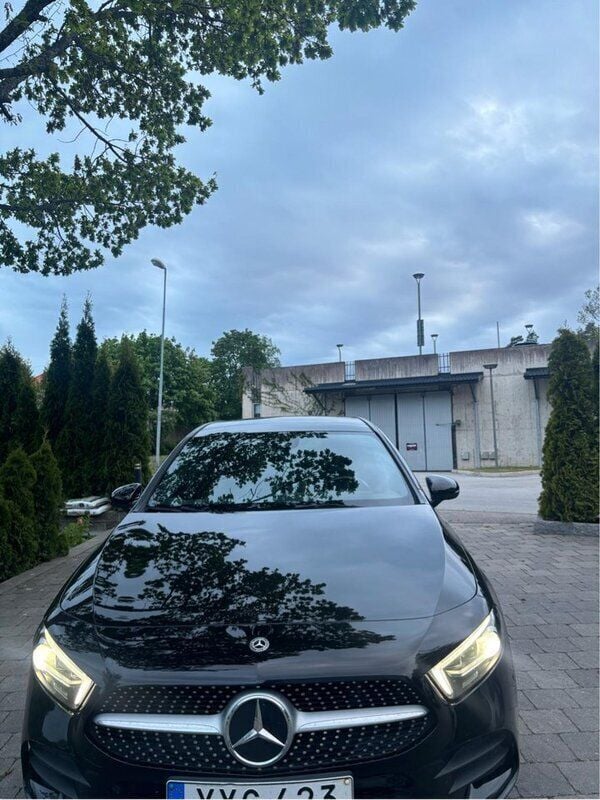 Svart Begagnad 2019 Mercedes A200 AMG Halvkombi | 260 000 kr (Marknadspris) - Bild 1/4