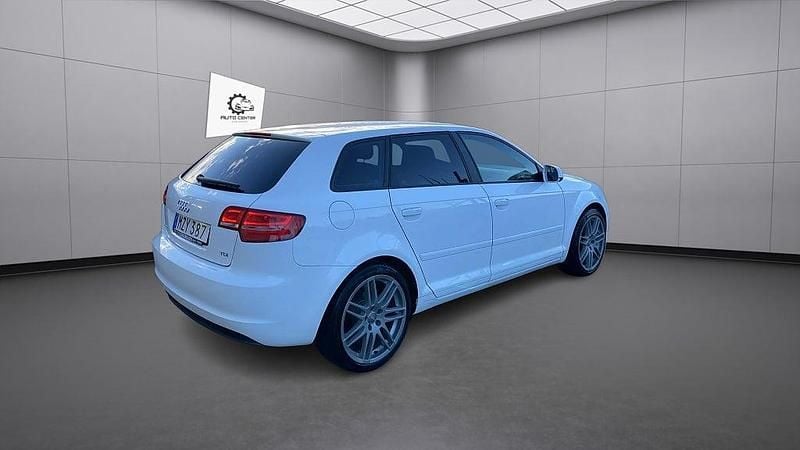 Begagnad Audi A3 Sportback Attraction 105 HK (77 kW) 2012 Vit Halvkombi