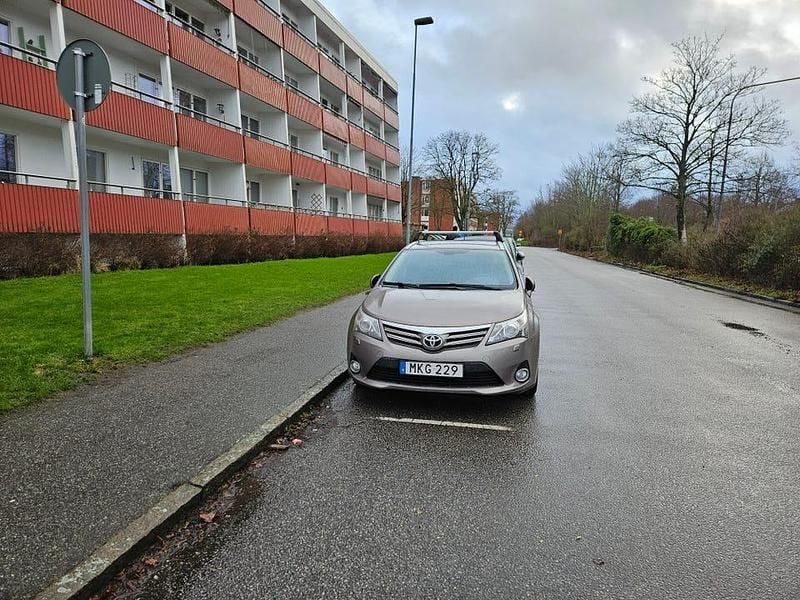 Champagne Begagnad 2014 Toyota Avensis Kombi | 77 000 kr (Marknadspris) - Bild 1/2
