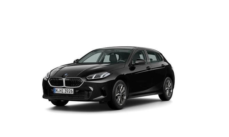 Svart (black) Ny 2025 BMW 120 Shadowline Halvkombi | 387 100 kr - Bild 1/4