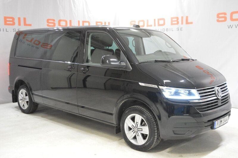 Svart Begagnad 2022 VW Caravelle Minibuss | 499 900 kr (Dyr) - Bild 1/4