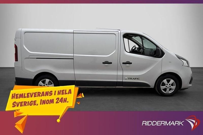 Begagnad Renault Trafic 125 HK (91 kW) 2017 Silver Minibuss