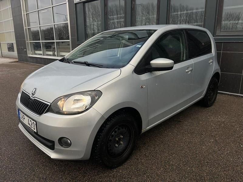 Silver Begagnad 2013 Skoda Citigo Halvkombi | 34 900 kr (Marknadspris) - Bild 1/4