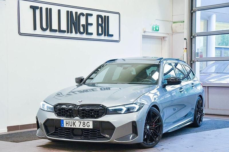Grå Begagnad 2022 BMW M340 M Sport Sedan | 659 900 kr (Lite dyr) - Bild 1/4
