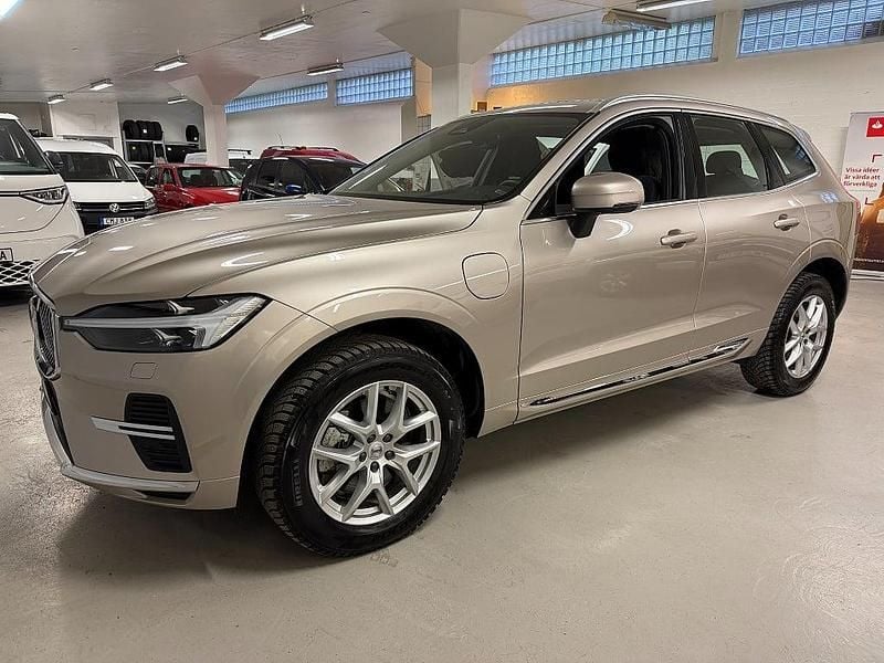 Ljusgrå Begagnad 2024 Volvo XC60 Core SUV | 469 900 kr (Superpris) - Bild 1/4