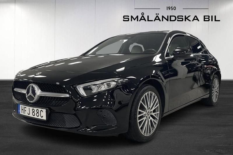 Kosmossvart metallic Begagnad 2021 Mercedes A250 Halvkombi | 279 000 kr (Marknadspris) - Bild 1/4