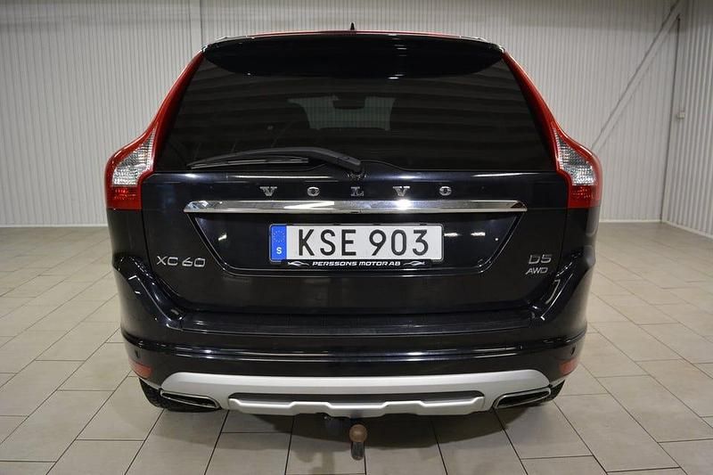 Begagnad Volvo XC60 Summum 215 HK (158 kW) 2015 Svart SUV