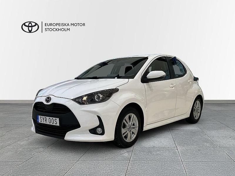 Vit Begagnad 2023 Mazda 2 Halvkombi | 167 900 kr (Bra pris) - Bild 1/4