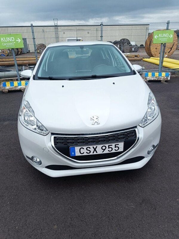 Vit Begagnad 2014 Peugeot 208 Halvkombi | 77 000 kr (Marknadspris) - Bild 1/4