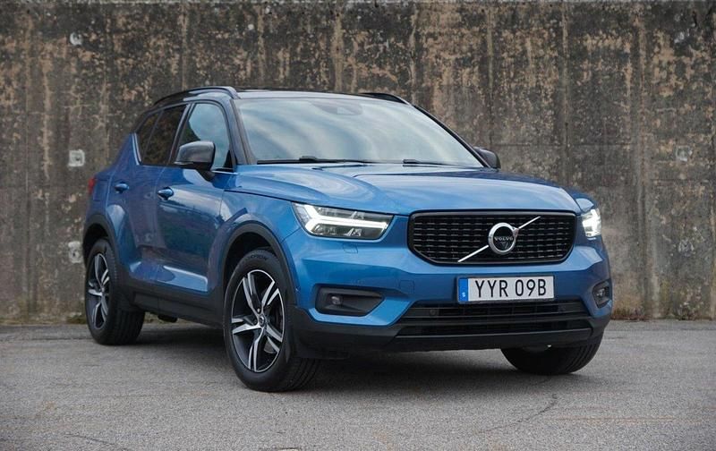 Blå Begagnad 2019 Volvo XC40 R-Design SUV | 239 000 kr - Bild 1/4