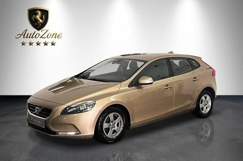 Brun Begagnad 2013 Volvo V40 Kinetic Kombi | 59 900 kr (Bra pris) - Bild 1/3