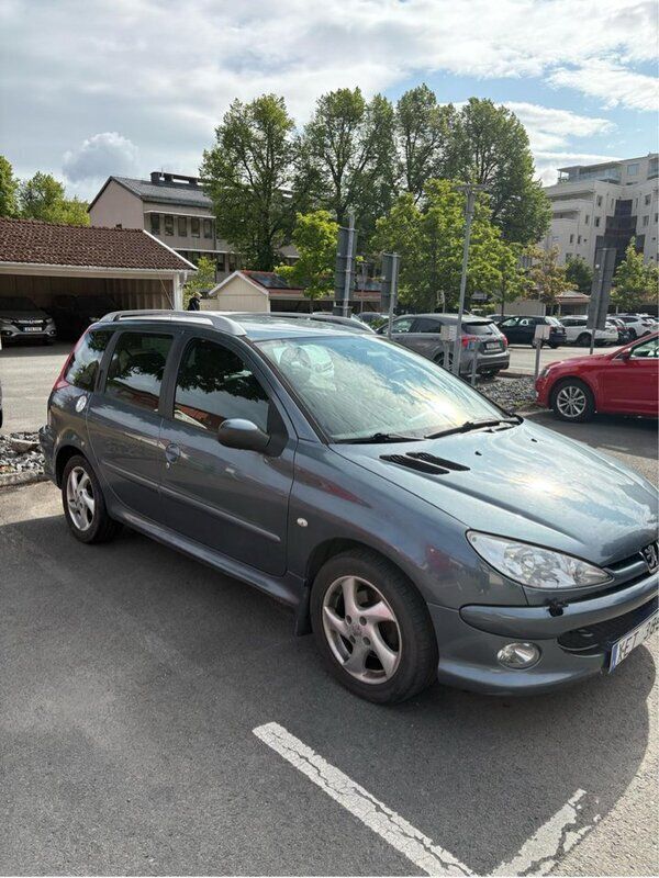 Grå Begagnad 2006 Peugeot 206 Kombi | 25 000 kr (Lite dyr) - Bild 1/4