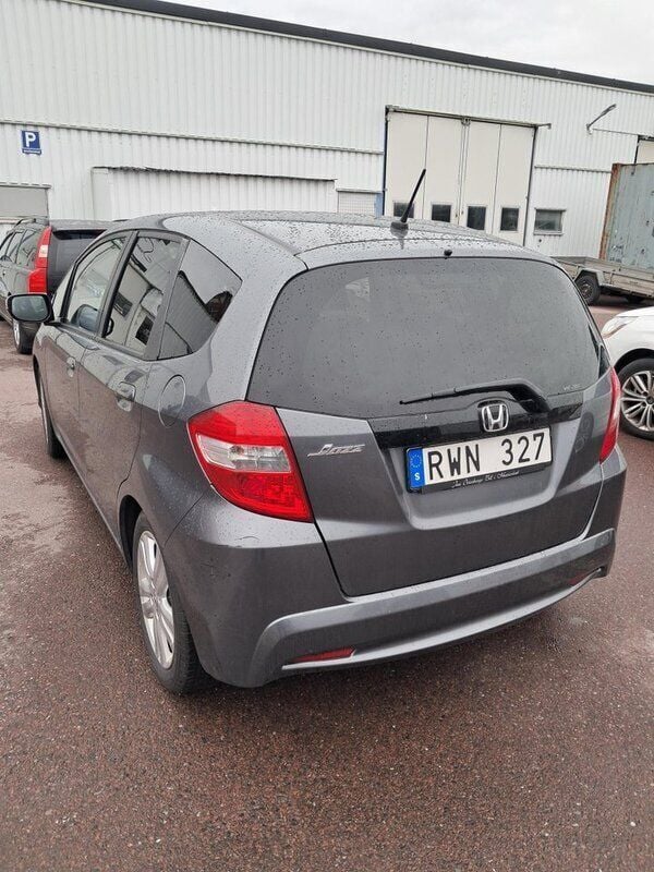 Grå Begagnad 2013 Honda Jazz Halvkombi | 58 000 kr (Bra pris) - Bild 1/4
