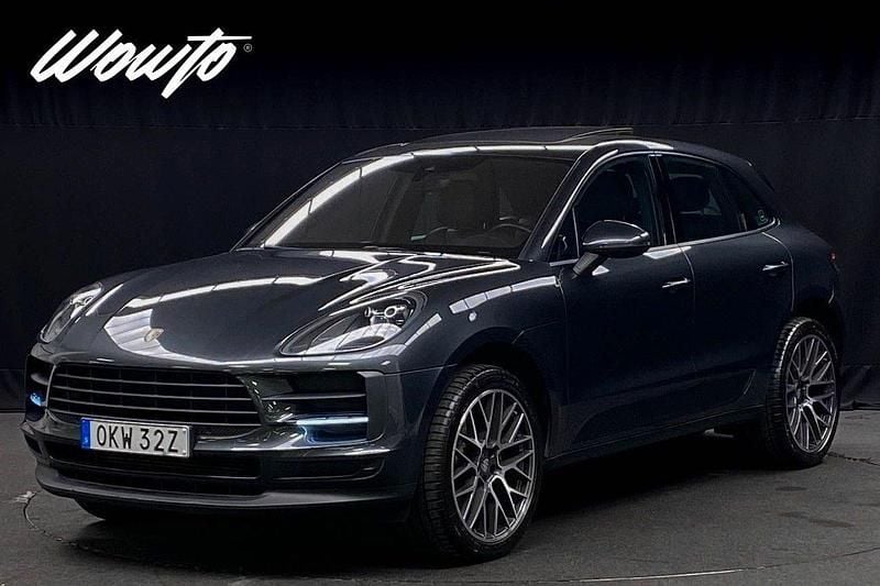 Mörkgrå (vulkangrå metallic) Begagnad 2020 Porsche Macan SUV | 489 800 kr (Marknadspris) - Bild 1/3