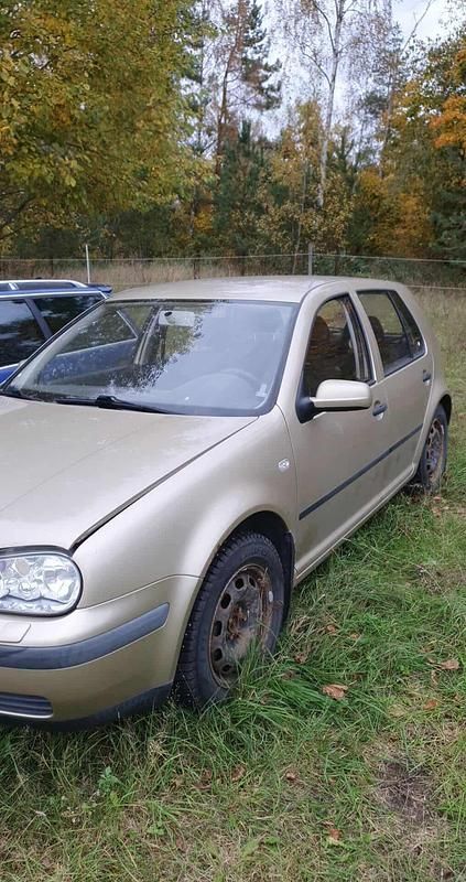 Begagnad 2002 VW Golf IV Halvkombi | 6 000 kr (Superpris) - Bild 1/4