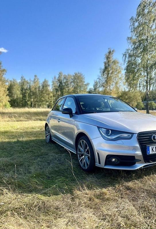 Silver Begagnad 2014 Audi A1 Sportback Sport Halvkombi | 110 000 kr (Lite dyr) - Bild 1/4