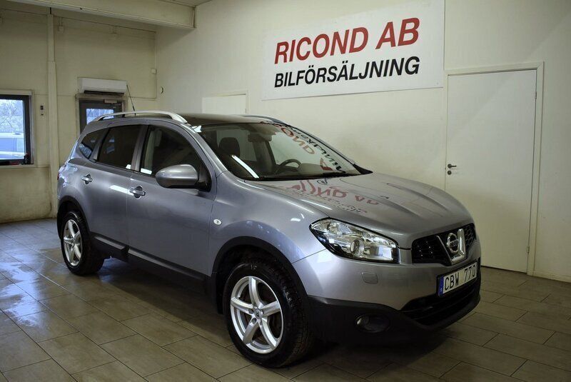 Grå Begagnad 2012 Nissan Qashqai +2 SUV | 99 900 kr (Marknadspris) - Bild 1/4