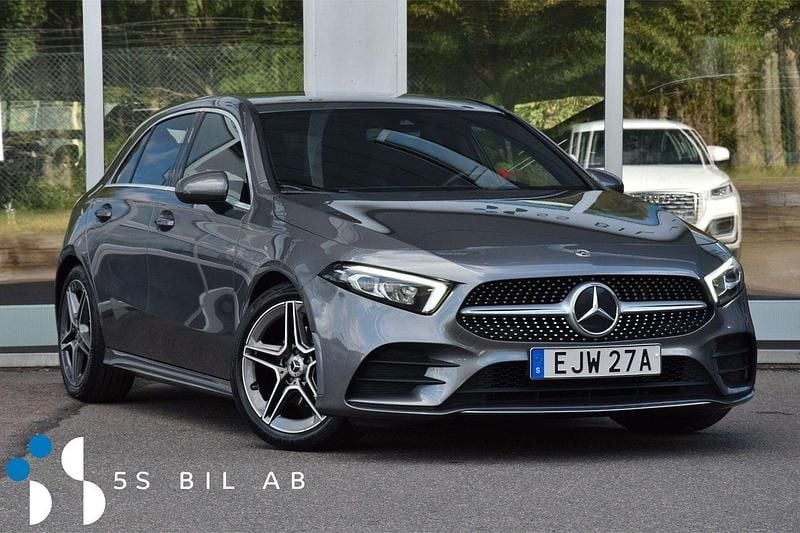 Mörkgrå Begagnad 2020 Mercedes A180 AMG Halvkombi | 229 900 kr (Marknadspris) - Bild 1/4